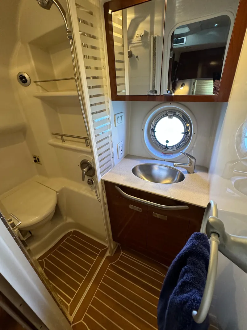 Slide: The Image of Sea Ray Sundancer 370 2010 - 22