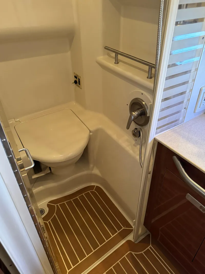 Slide: The Image of Sea Ray Sundancer 370 2010 - 23