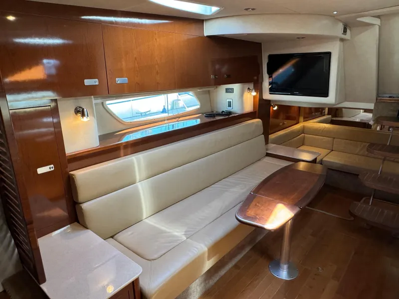 Slide: The Image of Sea Ray Sundancer 370 2010 - 8