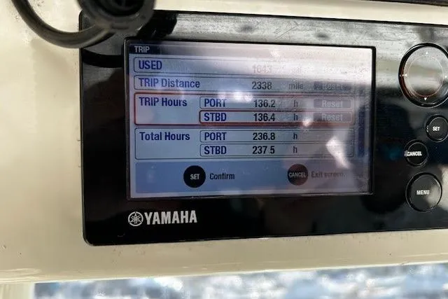 Slide: The Image of Yamaha display showing trip data for 2014 Pursuit ST 310 Sport boat. - 7