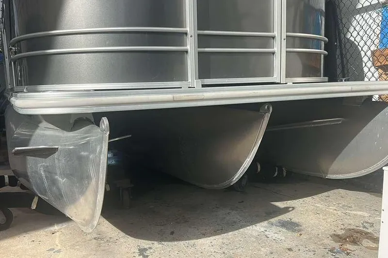 Slide: The Image of 2023 Sylvan Mirage 820 LZ pontoon boat, close-up of aluminum pontoons. - 8