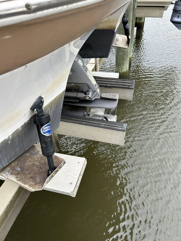 Slide: The Image of Four Winns 258 Vista 2008 - 26