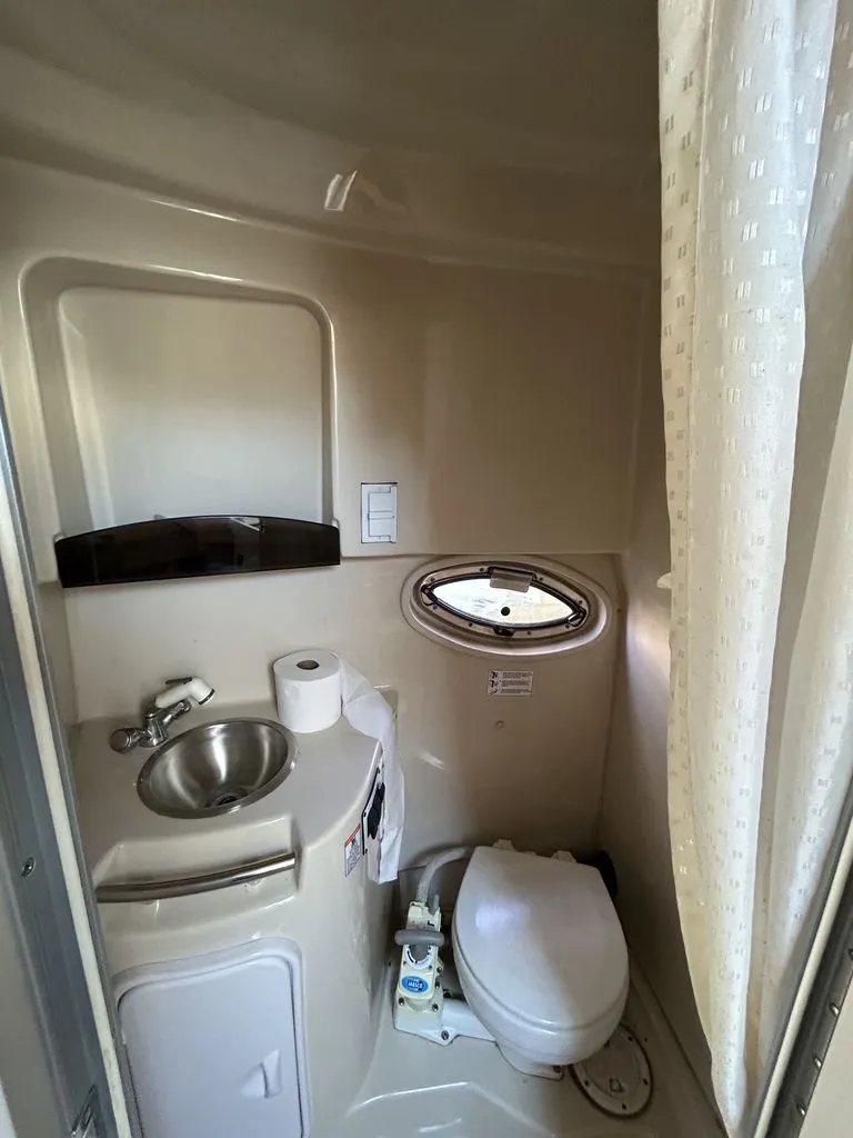 Slide: The Image of Four Winns 258 Vista 2008 - 9