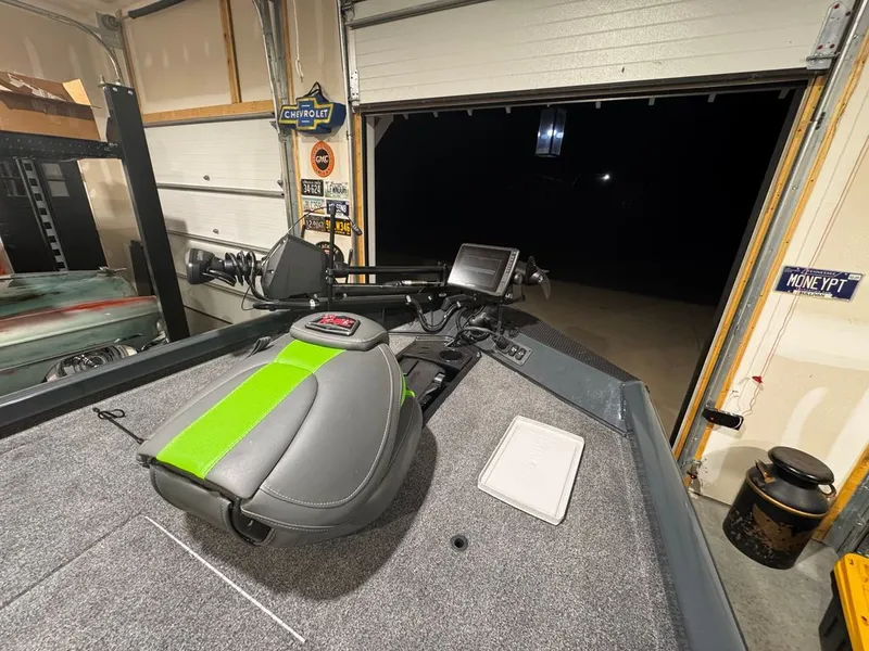 Slide: The Image of Ranger Boats RT188 2023 - 8