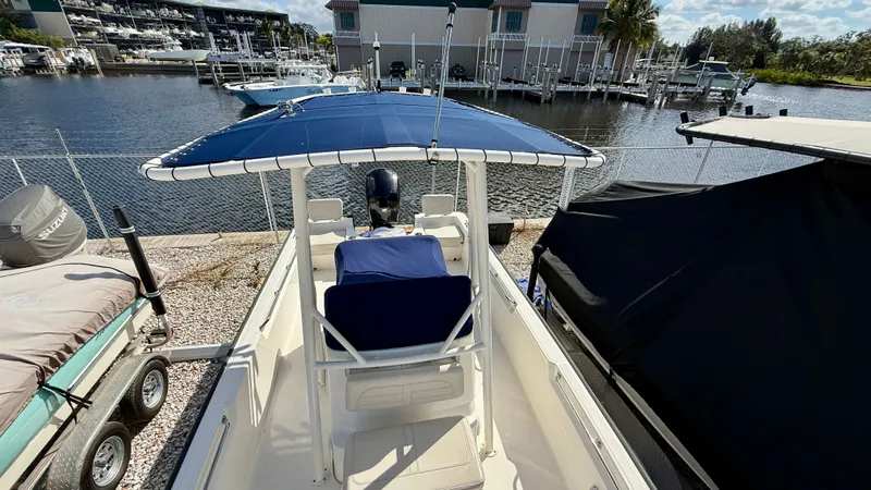 Slide: The Image of Boston Whaler 190 Montauk 2022 - 10