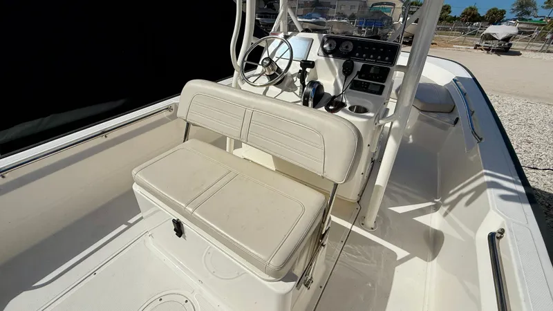 Slide: The Image of Boston Whaler 190 Montauk 2022 - 16