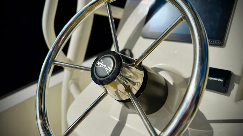 Slide: The Image of Boston Whaler 190 Montauk 2022 - 17