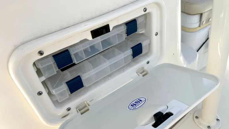 Slide: The Image of Boston Whaler 190 Montauk 2022 - 18