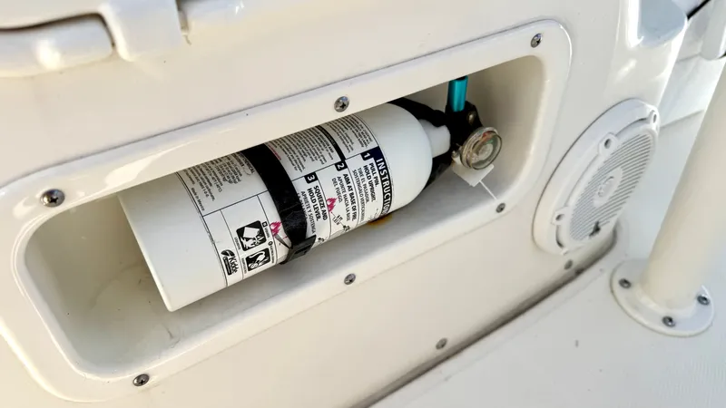 Slide: The Image of Boston Whaler 190 Montauk 2022 - 19