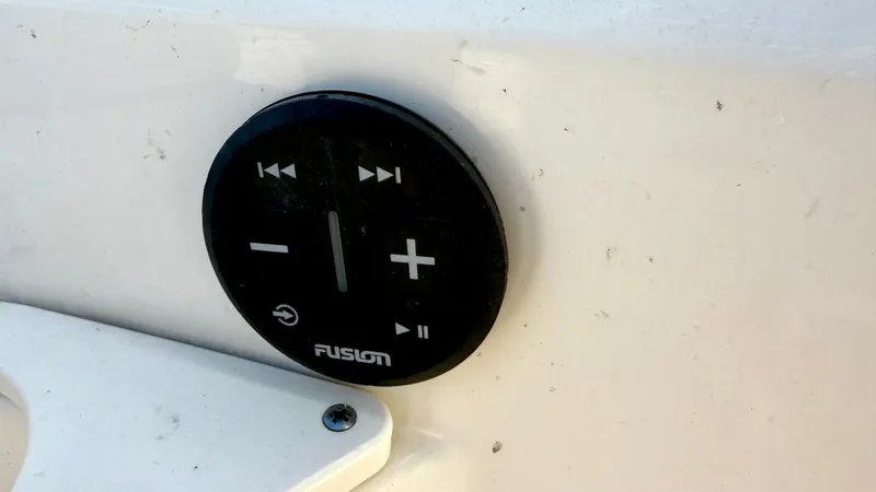 Slide: The Image of Boston Whaler 190 Montauk 2022 - 21