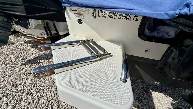 Slide: The Image of Boston Whaler 190 Montauk 2022 - 8