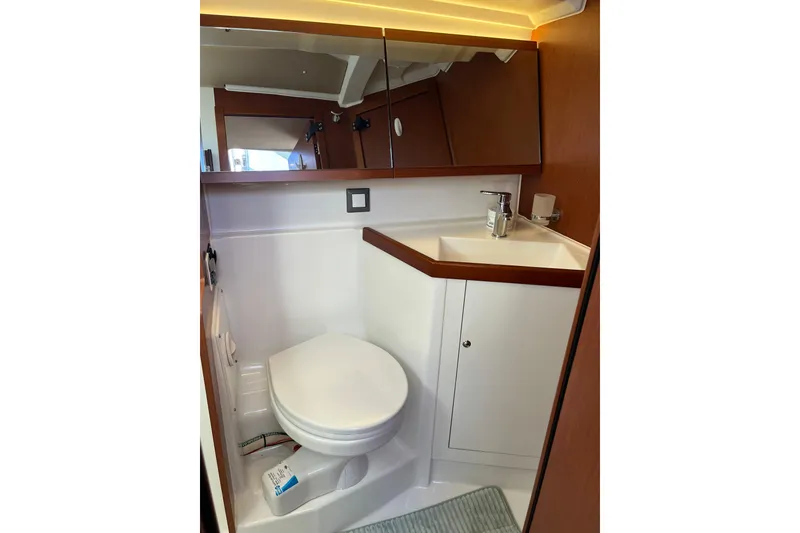 Slide: The Image of Beneteau Oceanis 46.1 2020 - 30