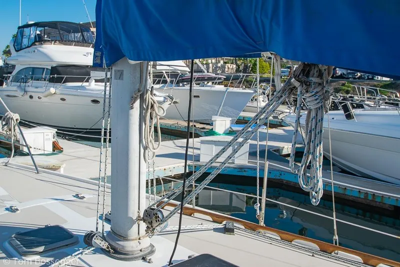 Slide: The Image of 1985 Catalina 36 sailboat mast and rigging in marina, surrounded by other boats. - 36