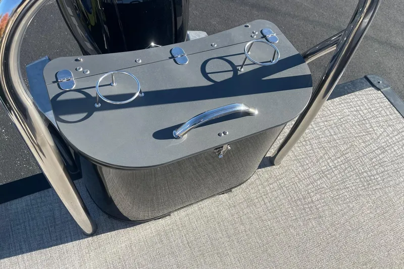 Slide: The Image of 2025 Avalon Venture 2585 VRB boat with Suzuki outboard motor, docked on pavement. - 37