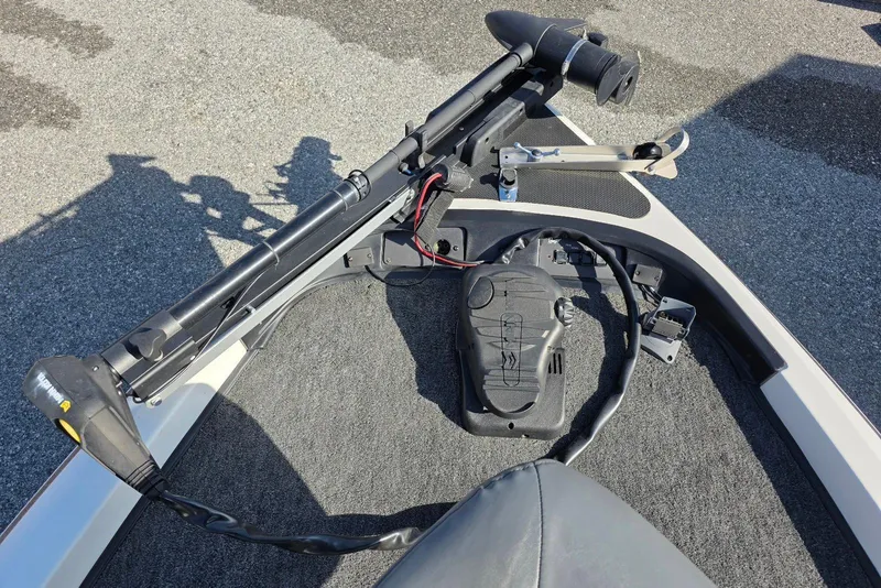 Slide: The Image of 1997 Ranger 462VS boat deck with trolling motor and control panel. - 10