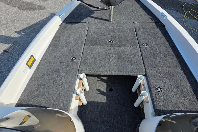 Slide: The Image of 1997 Ranger 462VS boat deck with gray carpet and rod holders. - 8