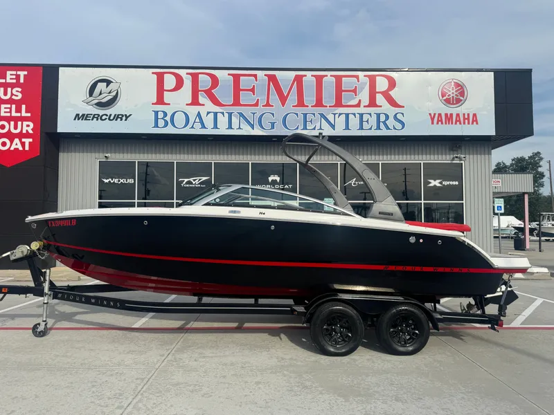 The Image of Four Winns H4 2023 - 1