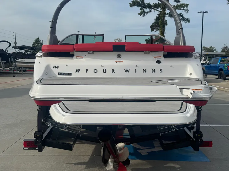 Slide: The Image of Four Winns H4 2023 - 6