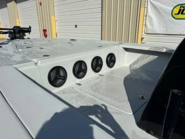 Slide: The Image of Blazer 675 Ultimate Bay 2021 - 4