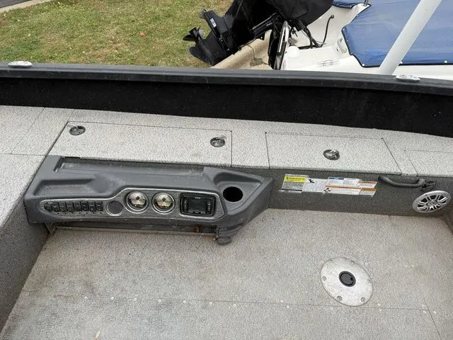 Slide: The Image of Alumacraft Competitor 175 2018 - 6