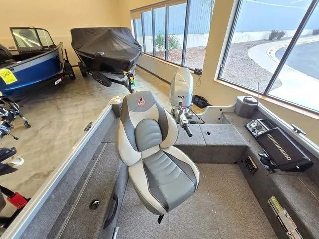 Slide: The Image of Alumacraft Classic 165 2019 - 11