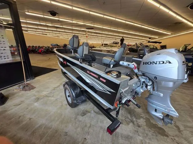 Slide: The Image of Alumacraft Classic 165 2019 - 4