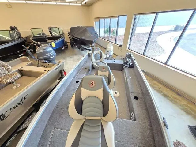 Slide: The Image of Alumacraft Classic 165 2019 - 5