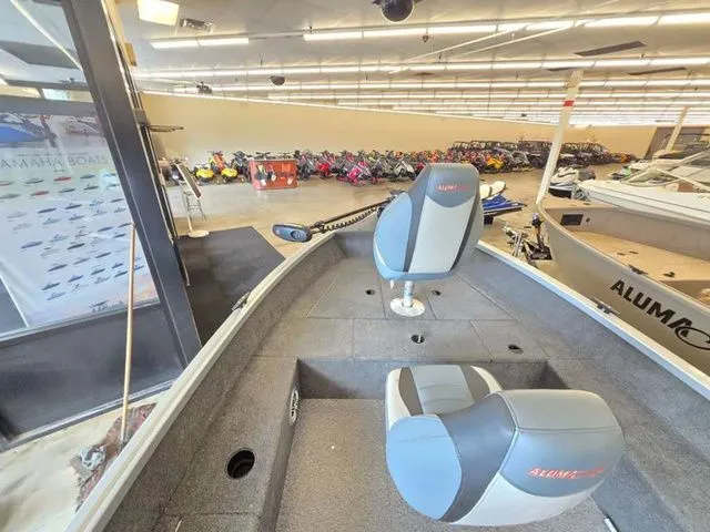 Slide: The Image of Alumacraft Classic 165 2019 - 8