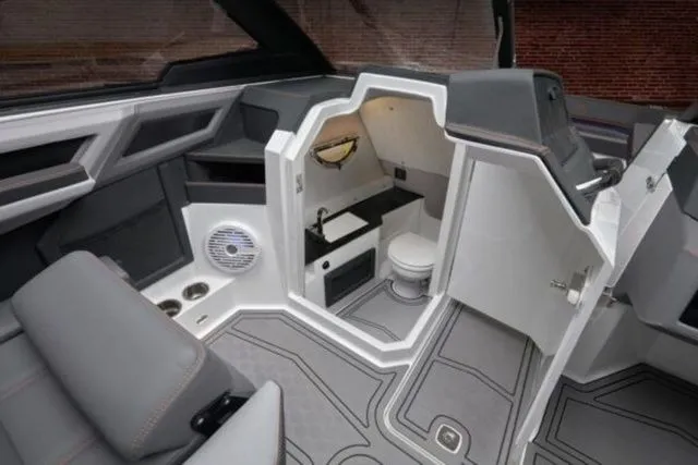 Slide: The Image of Cobalt R8 Surf 2026 - 11