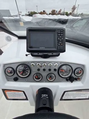 Slide: The Image of Tahoe 185 S 2023 - 3