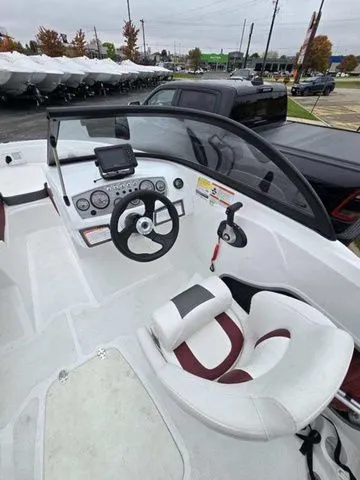 Slide: The Image of Tahoe 185 S 2023 - 9