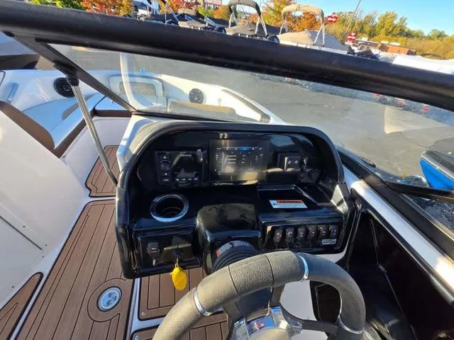 Slide: The Image of Yamaha 195S 2023 - 13