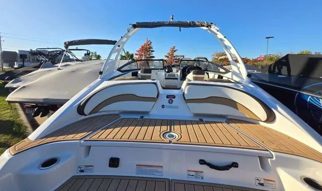 Slide: The Image of Yamaha 195S 2023 - 6