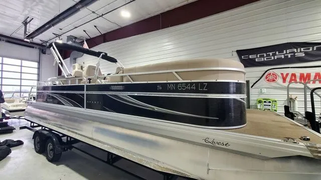 Slide: The Image of Apex Marine Avanti 825 2019 - 3