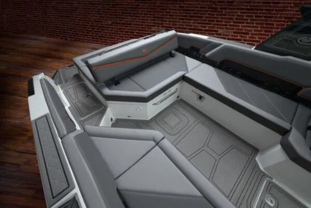 Slide: The Image of Cobalt R8 Surf 2026 - 3