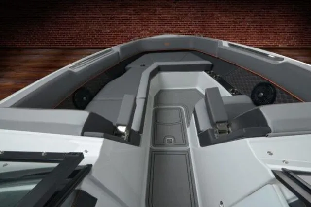 Slide: The Image of Cobalt R8 Surf 2026 - 5