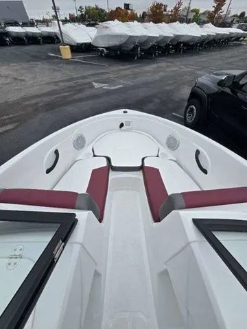 Slide: The Image of Tahoe 185 S 2023 - 6