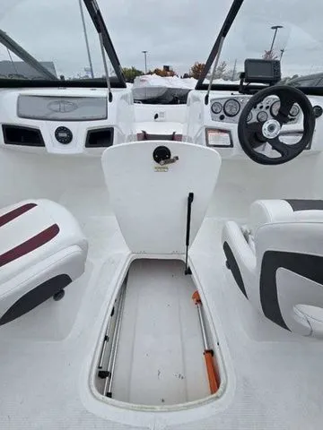 Slide: The Image of Tahoe 185 S 2023 - 7