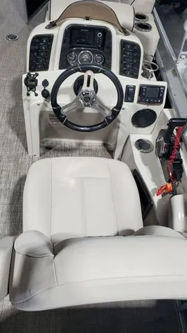 Slide: The Image of Apex Marine Avanti 825 2019 - 10