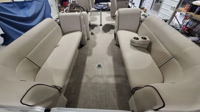 Slide: The Image of Apex Marine Avanti 825 2019 - 12