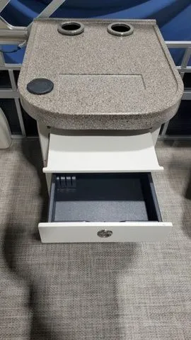 Slide: The Image of Apex Marine Avanti 825 2019 - 9