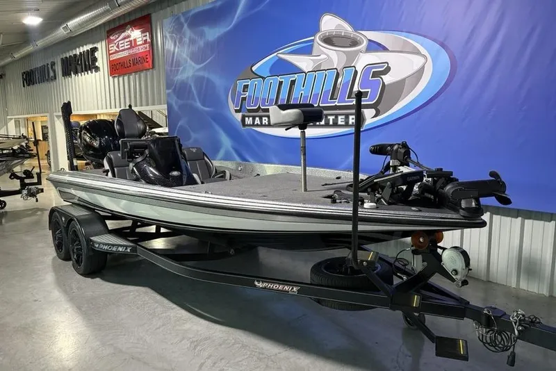 Slide: The Image of 2024 Phoenix 920 Elite boat displayed at Foothills Marine Center showroom. - 5