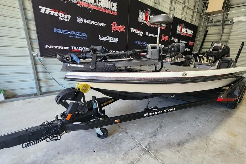Slide: The Image of 2021 Ranger Z520C Ranger Cup Equipped boat on trailer in showroom. - 6