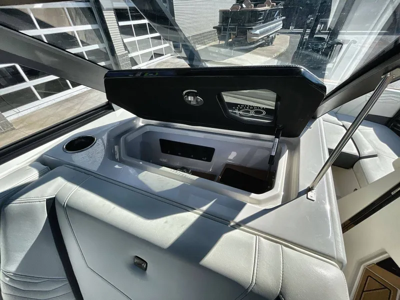 Slide: The Image of Nautique G23 2025 - 12