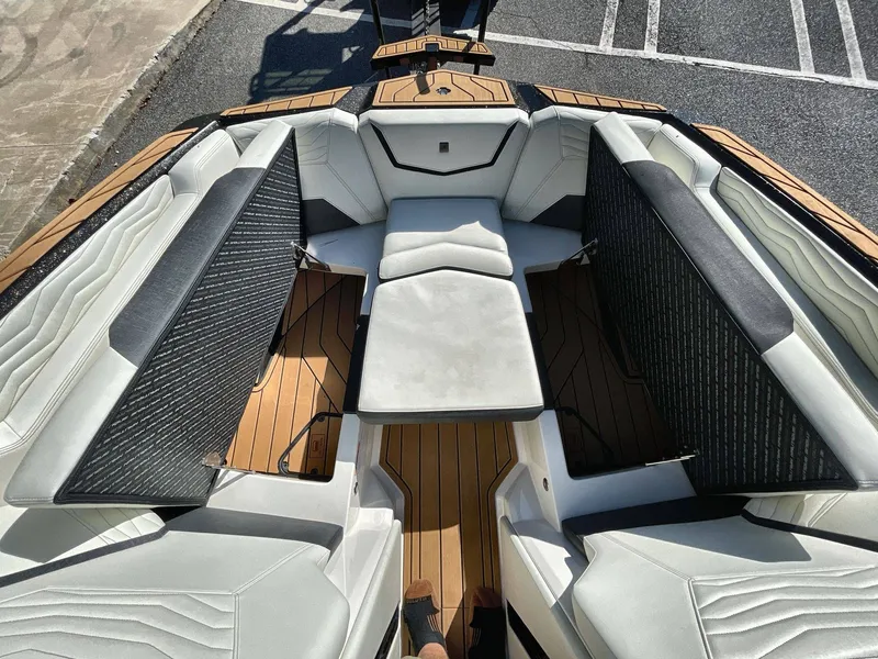 Slide: The Image of Nautique G23 2025 - 20