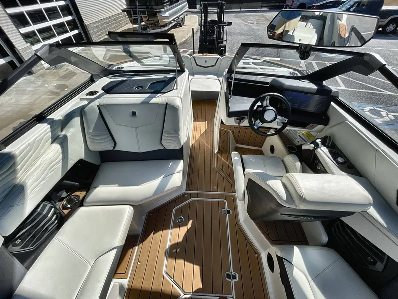 Slide: The Image of Nautique G23 2025 - 22