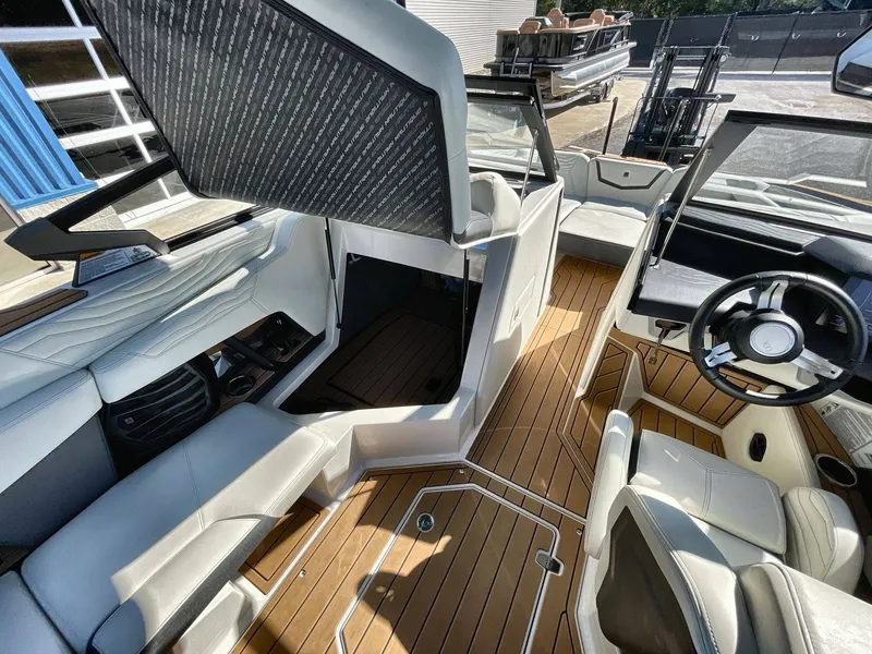 Slide: The Image of Nautique G23 2025 - 23