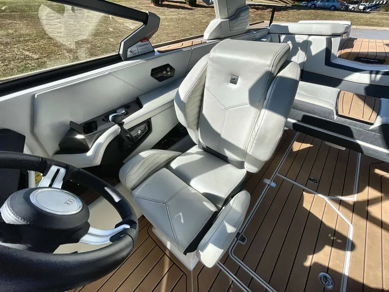 Slide: The Image of Nautique G23 2025 - 24