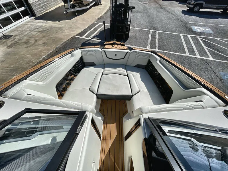 Slide: The Image of Nautique G23 2025 - 26