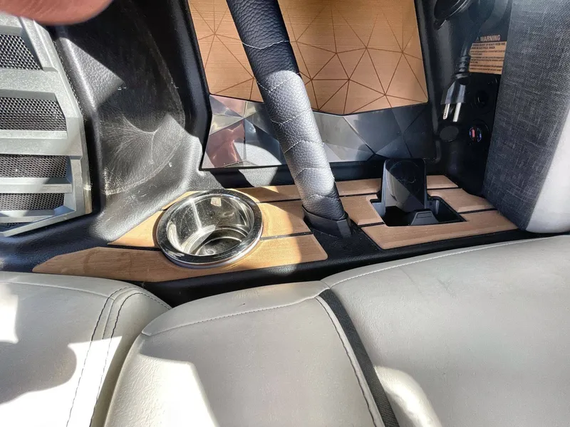 Slide: The Image of Nautique G23 2025 - 8